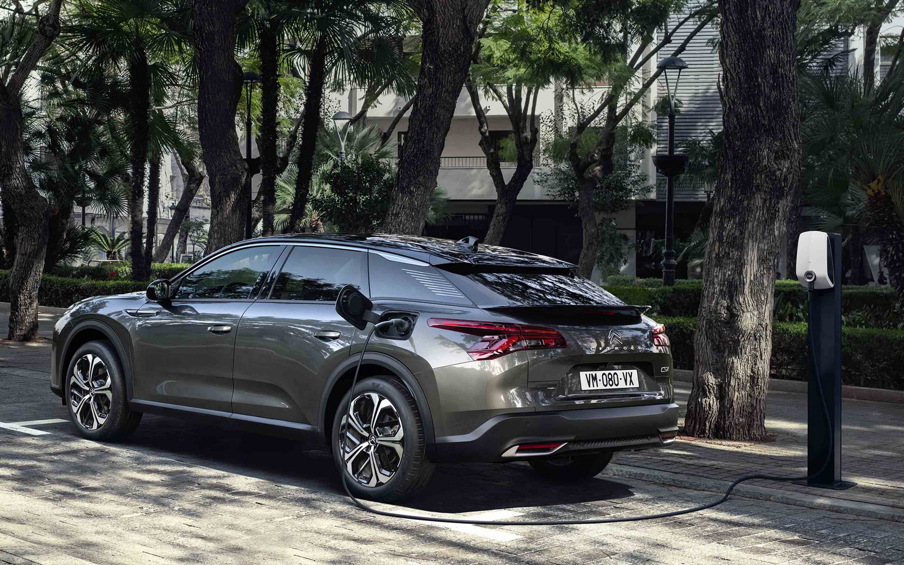 Citroen_C5_X_Hybrid_2021_En_Charge_2880_2250